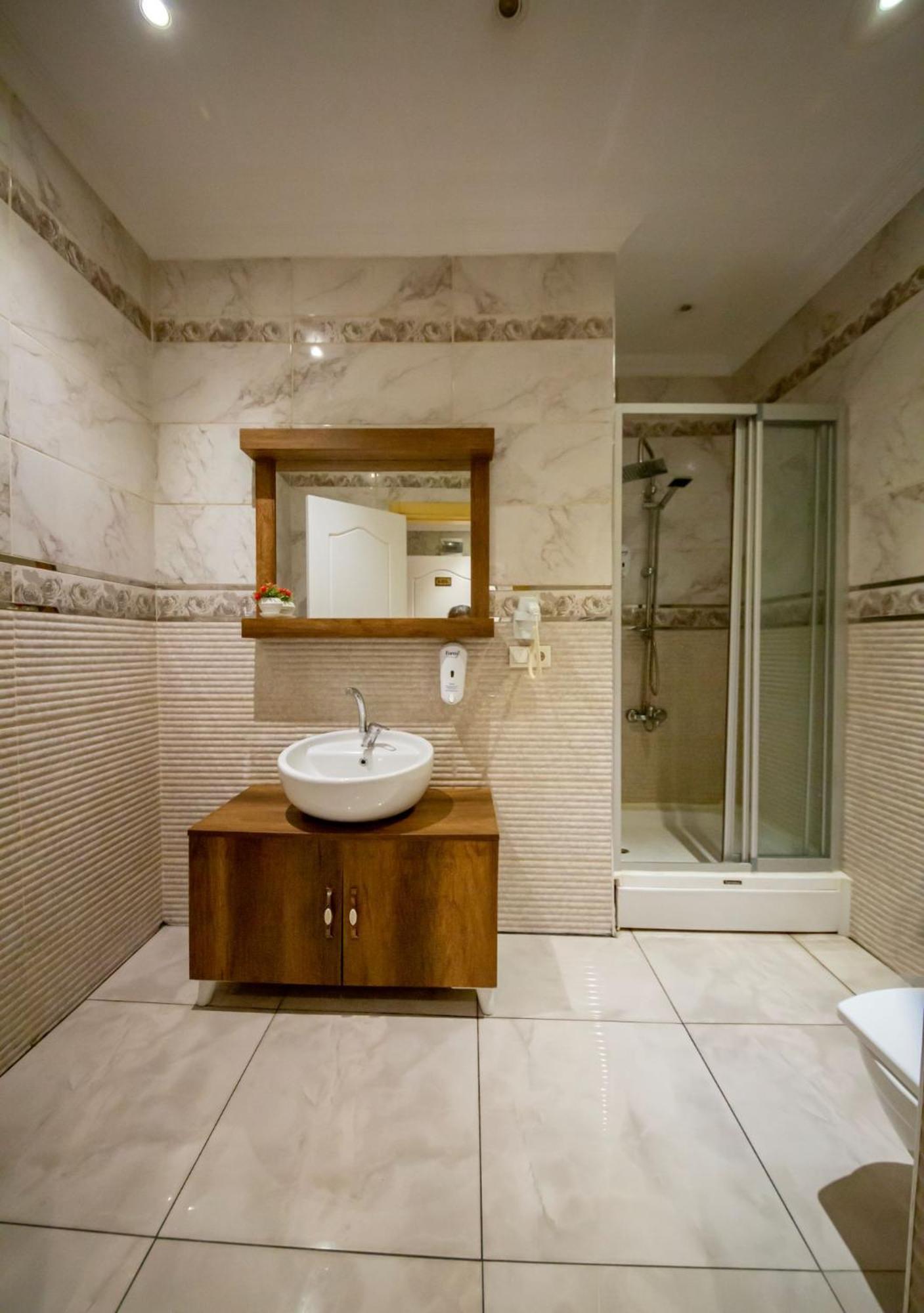Royal Garden Suite And Hotel อิสตันบูล ภายนอก รูปภาพ