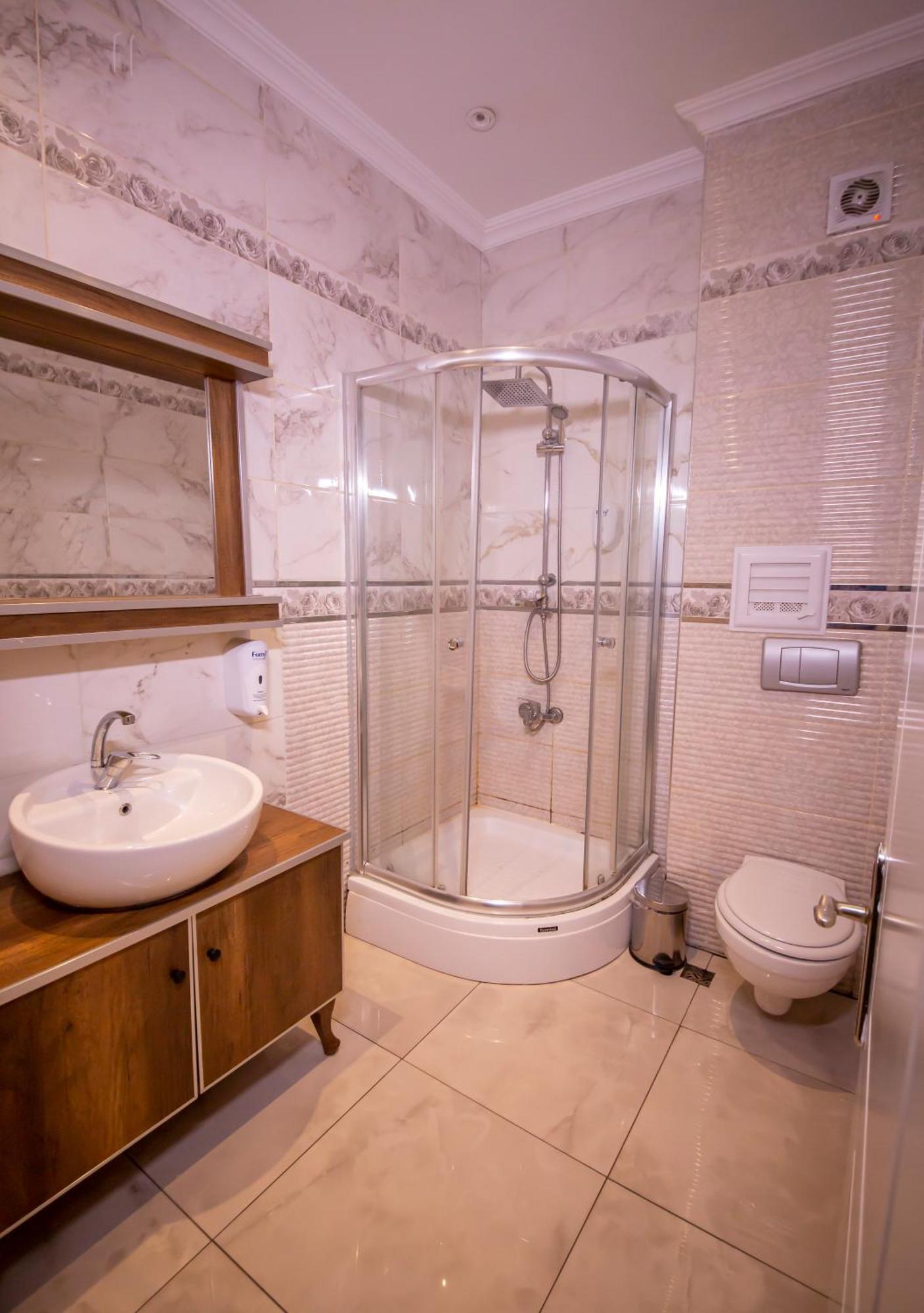 Royal Garden Suite And Hotel อิสตันบูล ภายนอก รูปภาพ